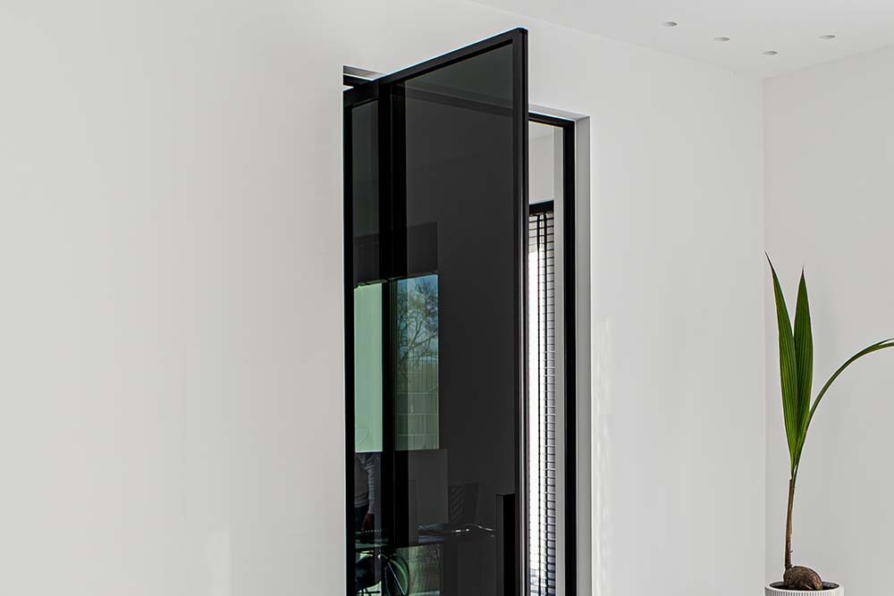 Rookglas Grijs Glassoort Simon Maree Deurenspecialist Binnendeuren Blog Thumbnail