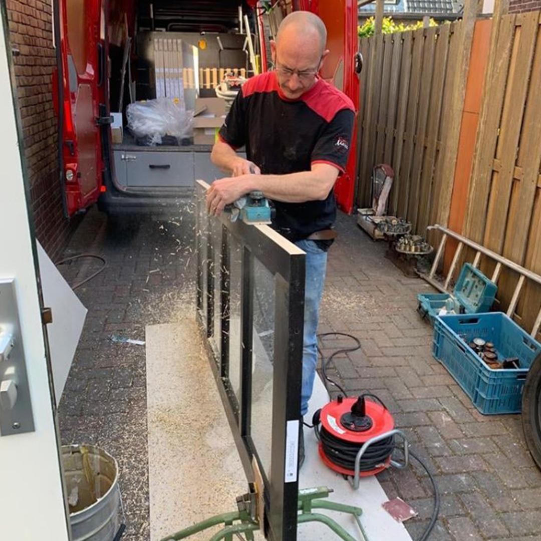 Aan het werk stompe steel look binnendeur project simon maree