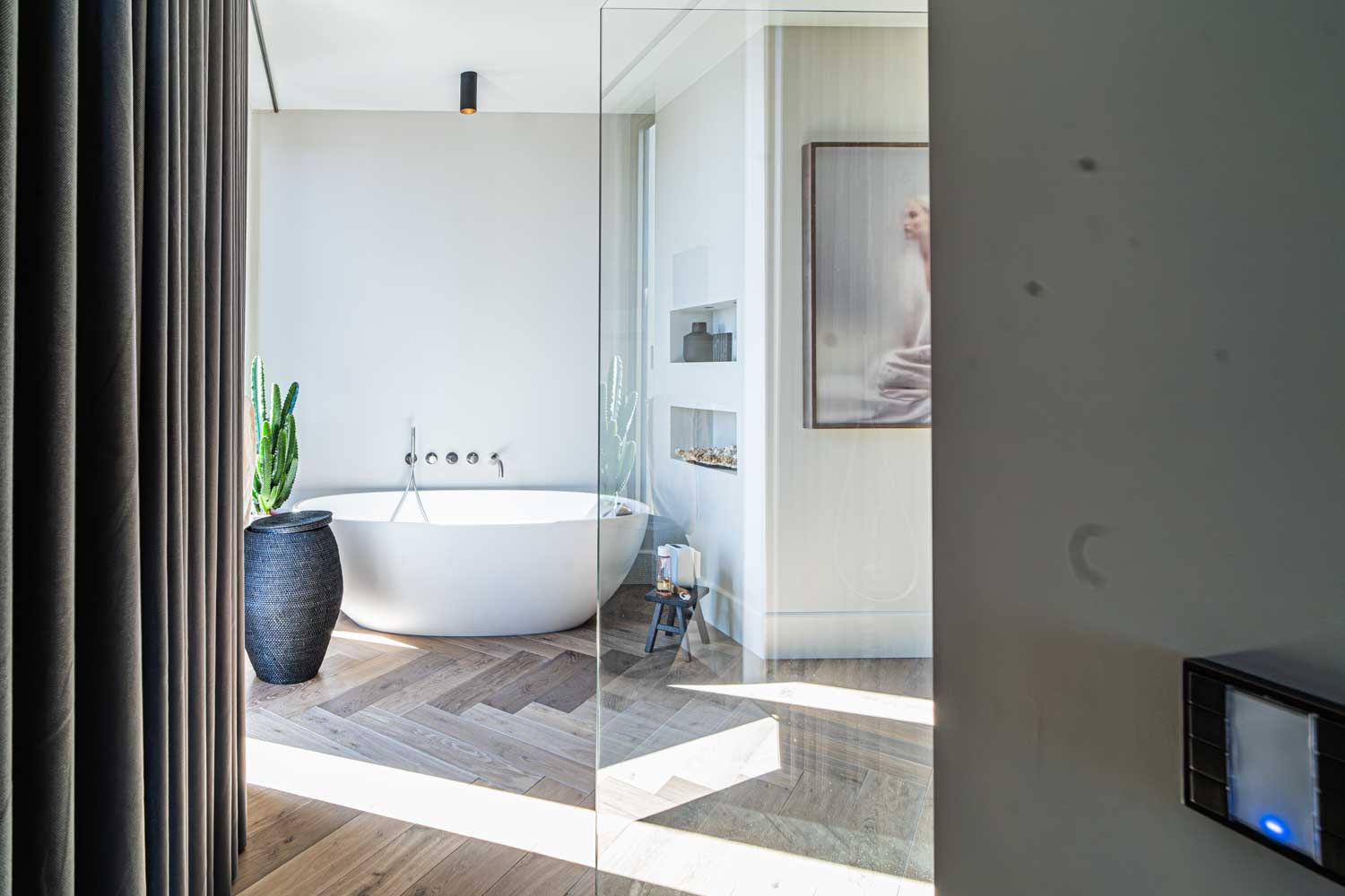 Bad ligbad Luxe Interieur Visgraat PVC Vloer Binnendeuren Leiden DSC03820 Enhanced NR