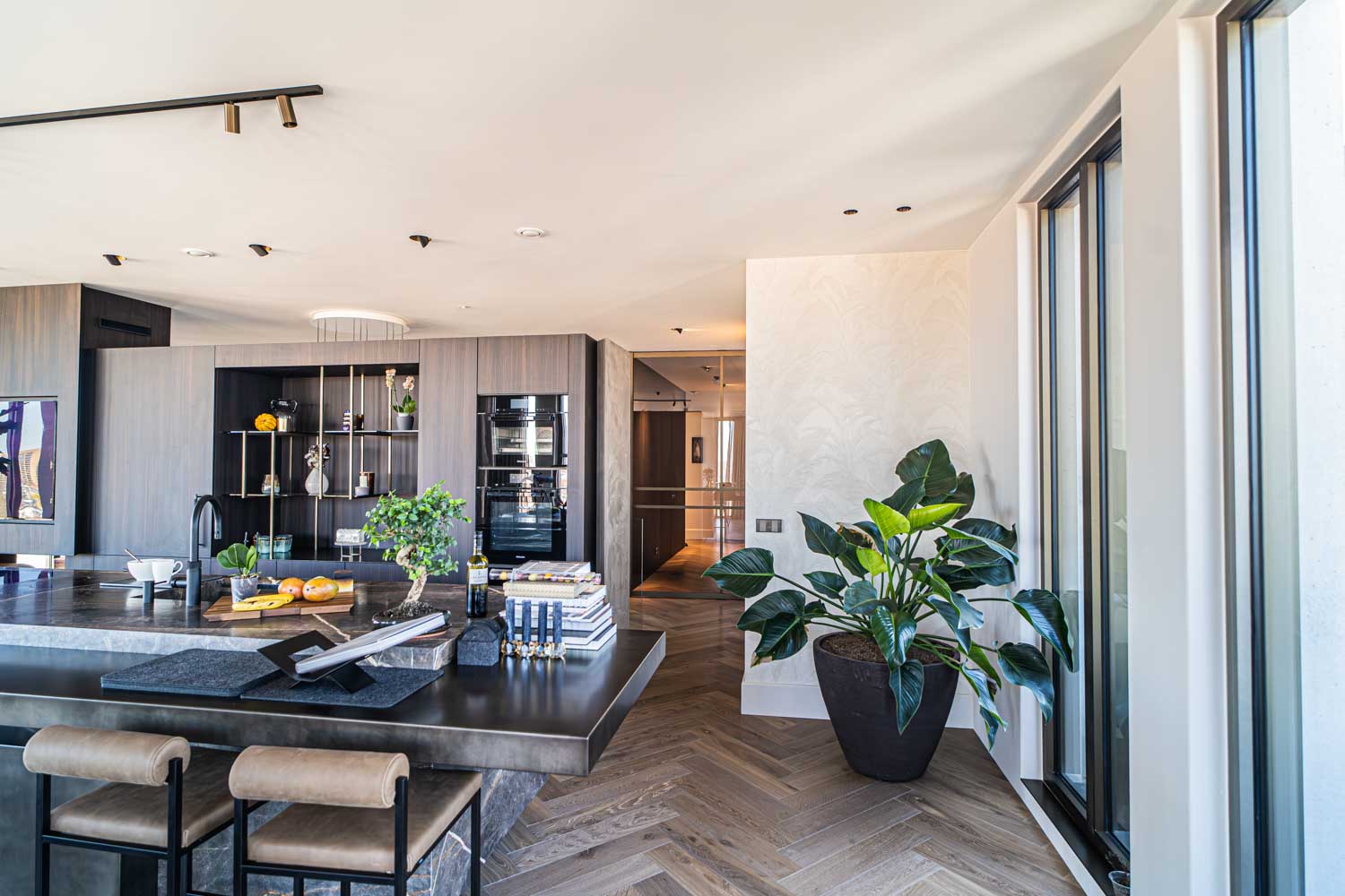 Bronzen Taatsdeur Luxe Interieur Visgraat PVC Vloer Binnendeuren Leiden Deurenspecialist Simon Maree DSC03768 Enhanced NR