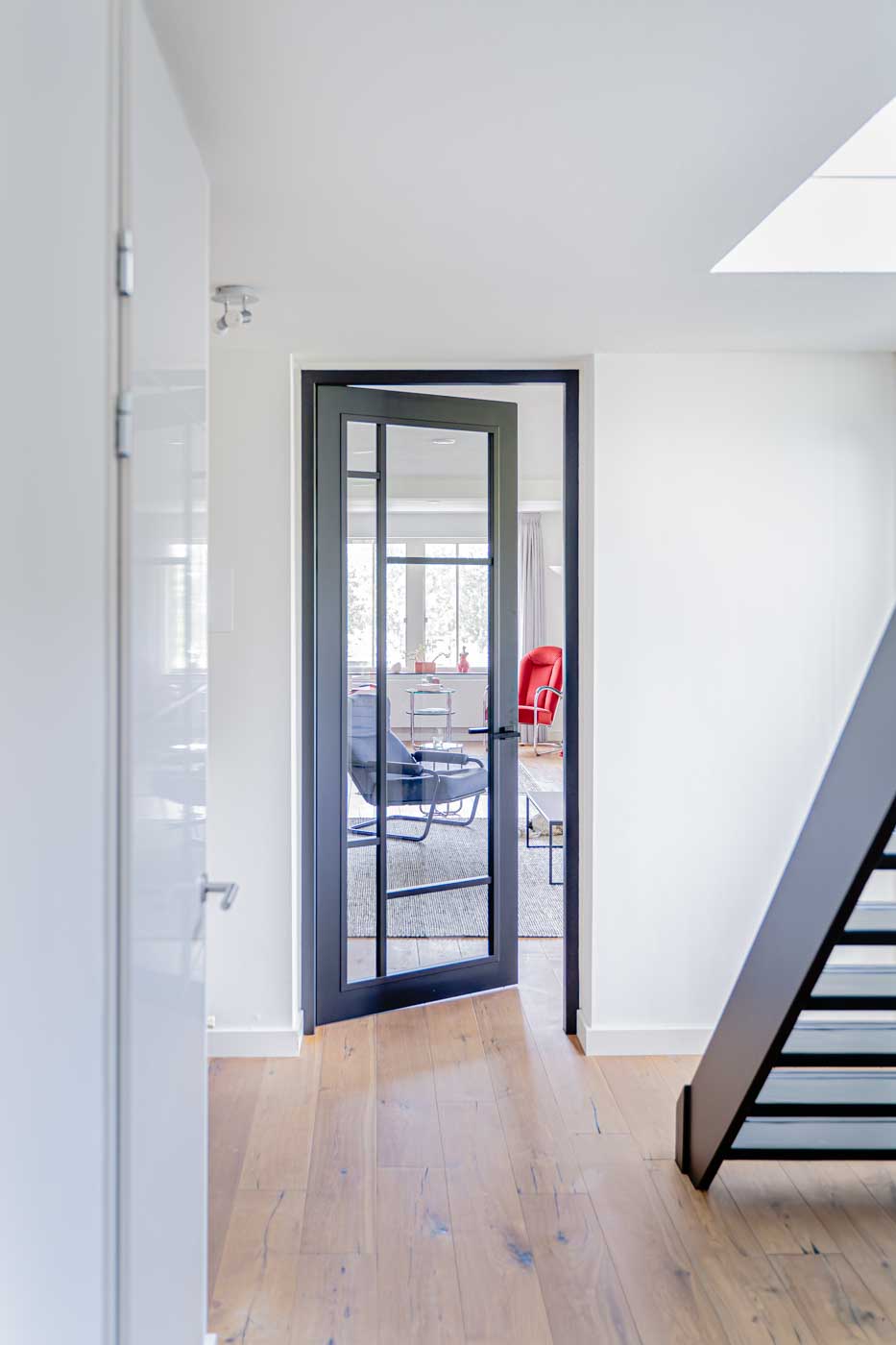 Staal look opdekdeur Svedex FR500 modern zwart Superlak Simon Maree Deurenspecialist DSC07244 Enhanced NR