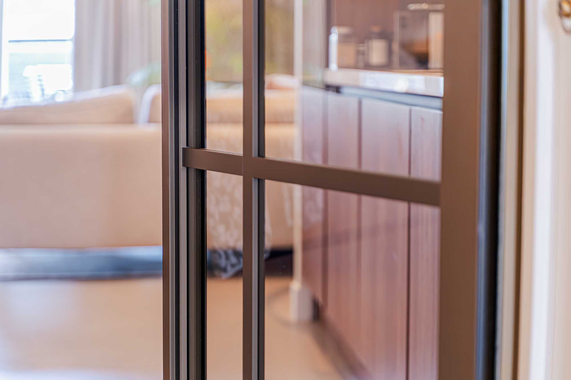 Anywaydoors Aluminium Taatsdeur Brons Geanodiseerd Kamerhoog 746 Simon Maree Deurenspecialist DSC06121 Enhanced NR