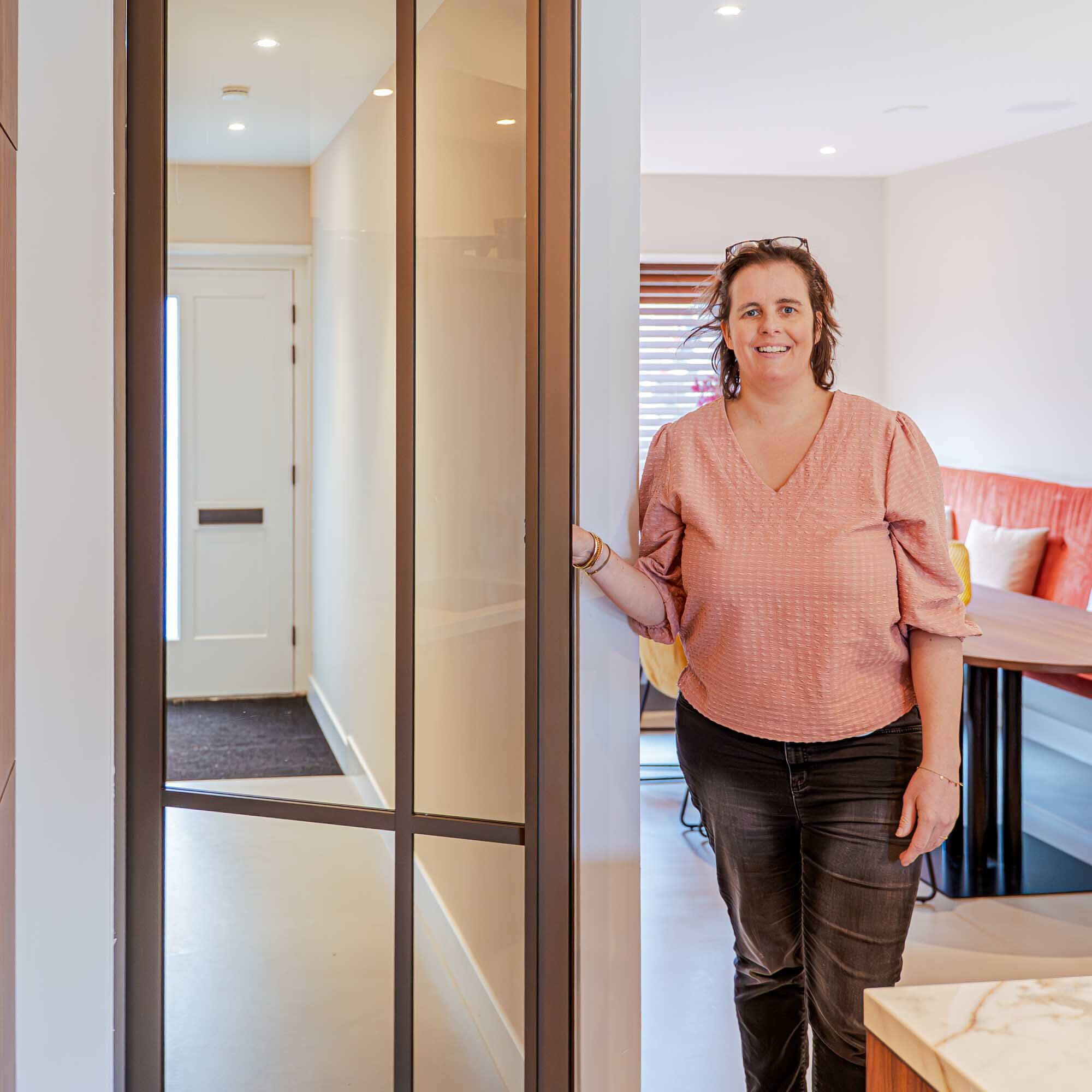 Anywaydoors Aluminium Taatsdeur Brons Geanodiseerd Kamerhoog 746 Simon Maree Deurenspecialist DSC06162 Enhanced NR