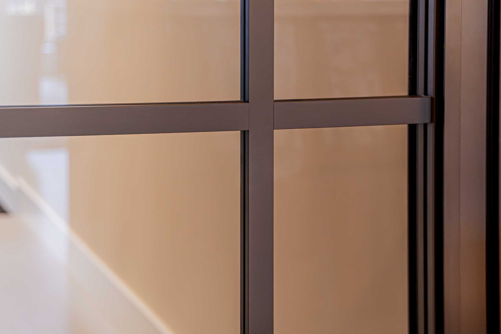Anywaydoors Aluminium Taatsdeur Brons Geanodiseerd Kamerhoog 746 Simon Maree Deurenspecialist DSC06205 Enhanced NR Edit