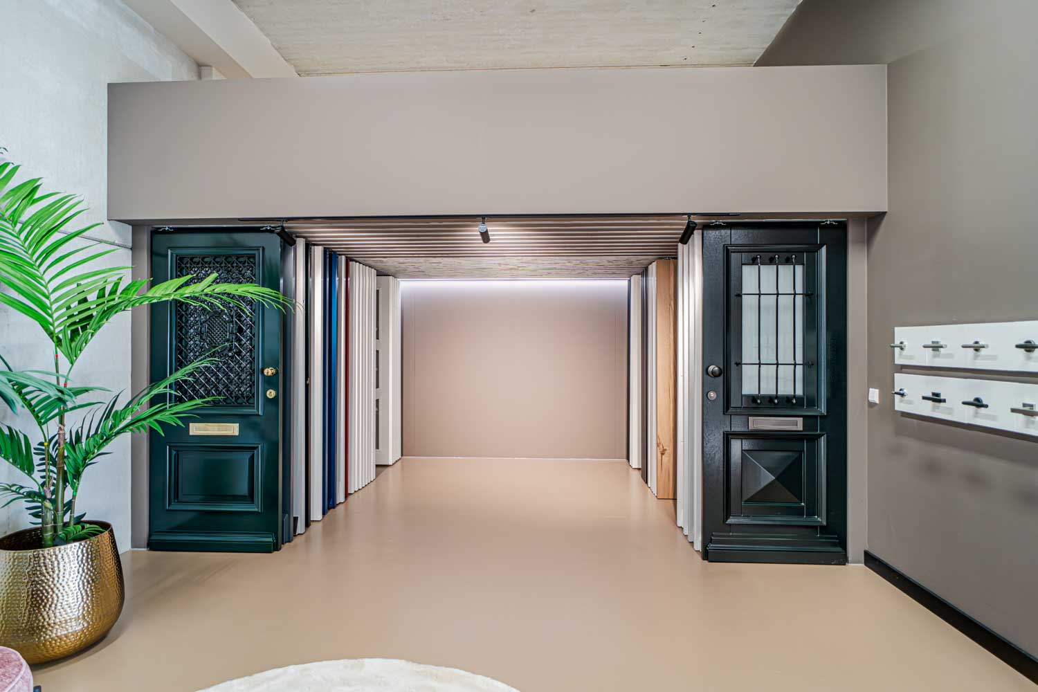 Showroom Tilburg Simon Maree Deurenspecialist DSC05850 Enhanced NR