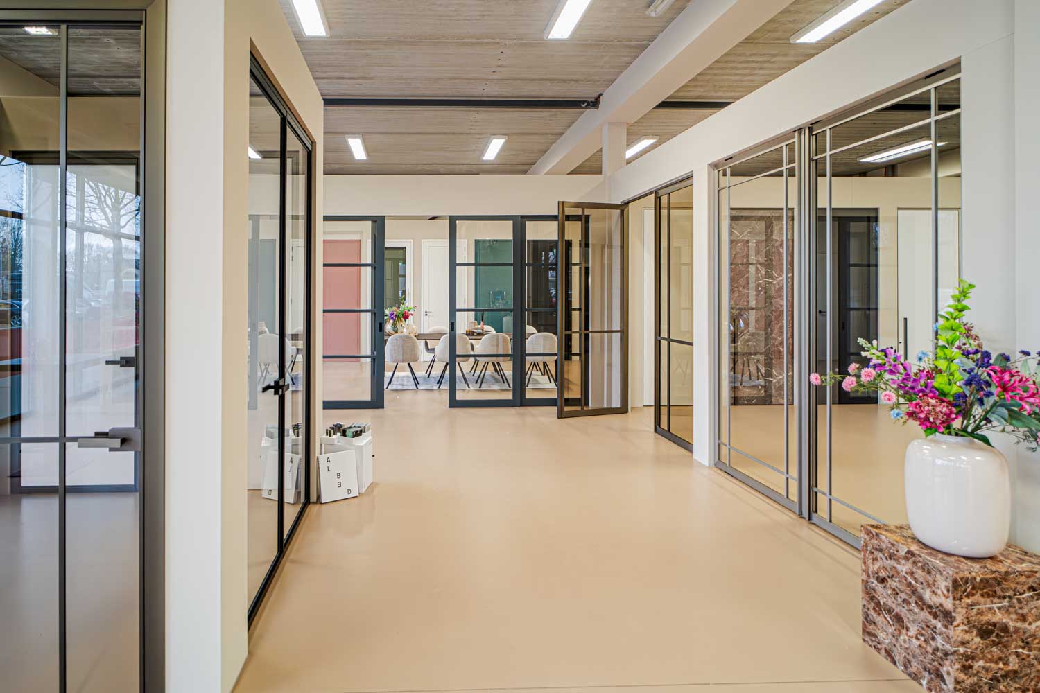 Showroom Tilburg Simon Maree Deurenspecialist DSC05912 Enhanced NR