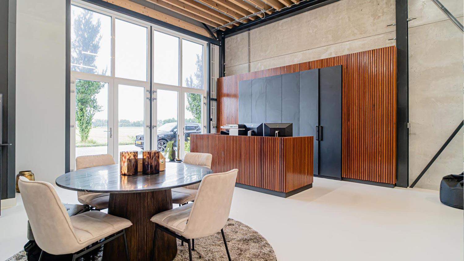 Deurenspecialist Simon Maree Showroom Werkenbij Web